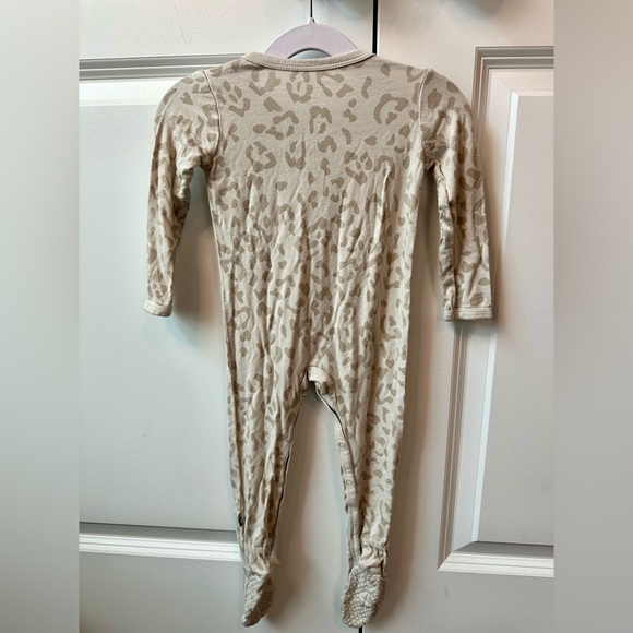 Kyte Baby Snap Up Footed Sleeper Oat Leopard (Size 12-18 Months) - Picture 2 of 3
